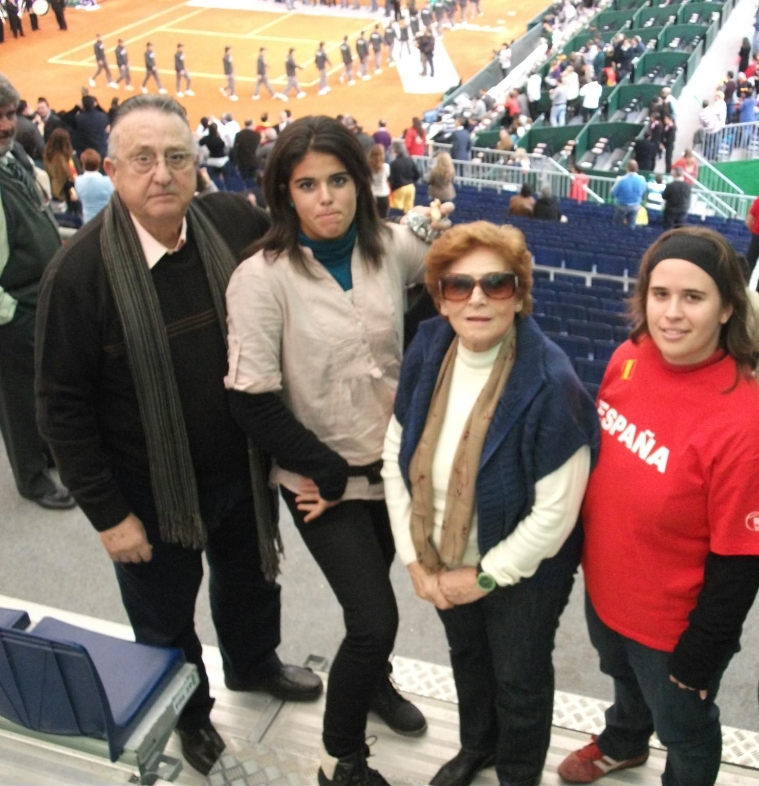 angel_aranda_maria_jose_luque_la_esposa_de_Aranda_y_Teresa_Escobar