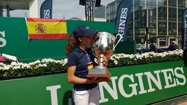 maria_dolores_trofeo.jpg