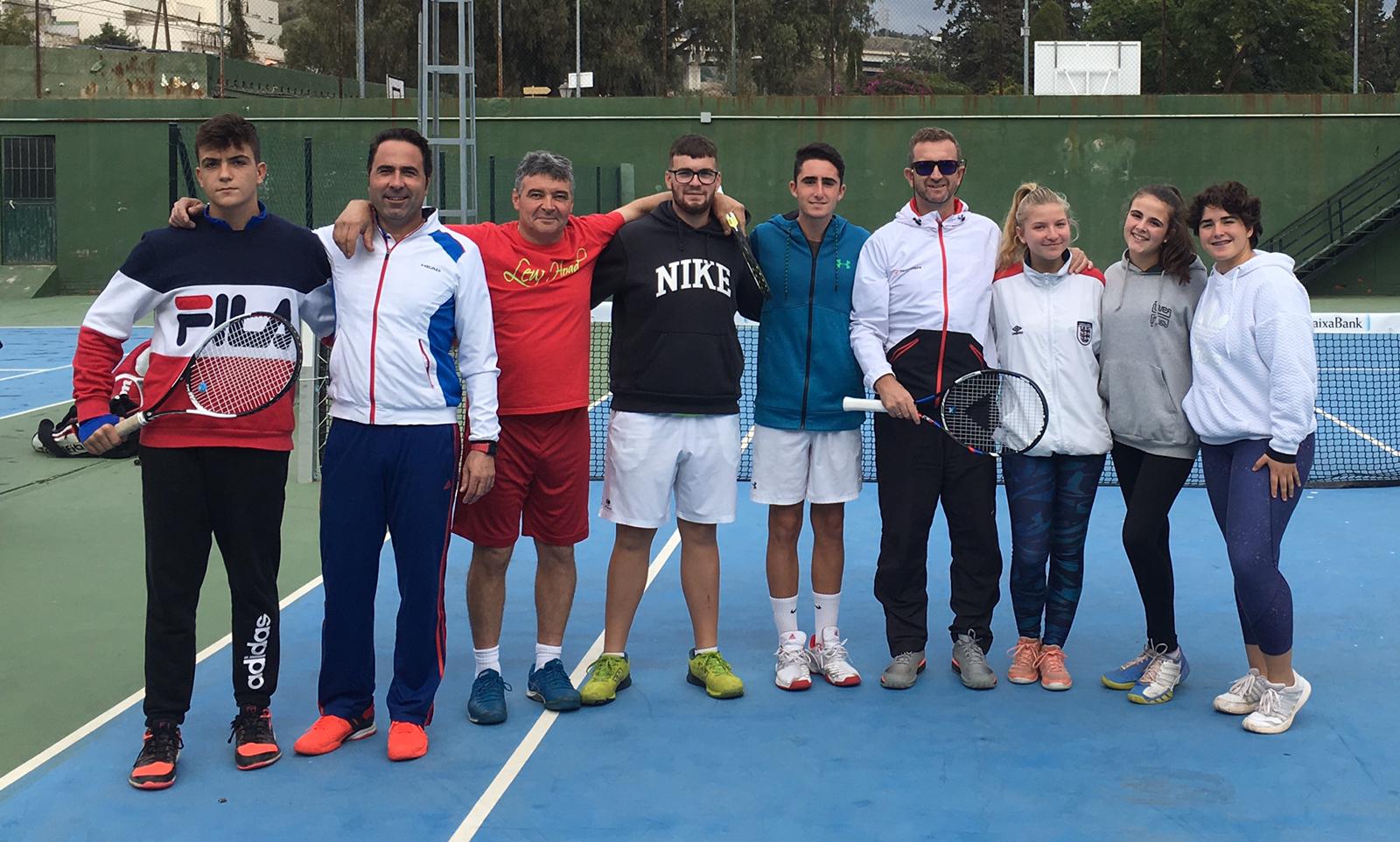Alumnos curso instructor de tenis
