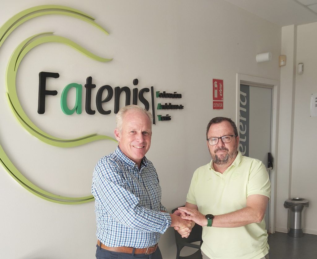 Oliver Gunther y Juan Arispón tras la firma del acuerdo de renovación de Vincci Hoteles para federados y familiares
