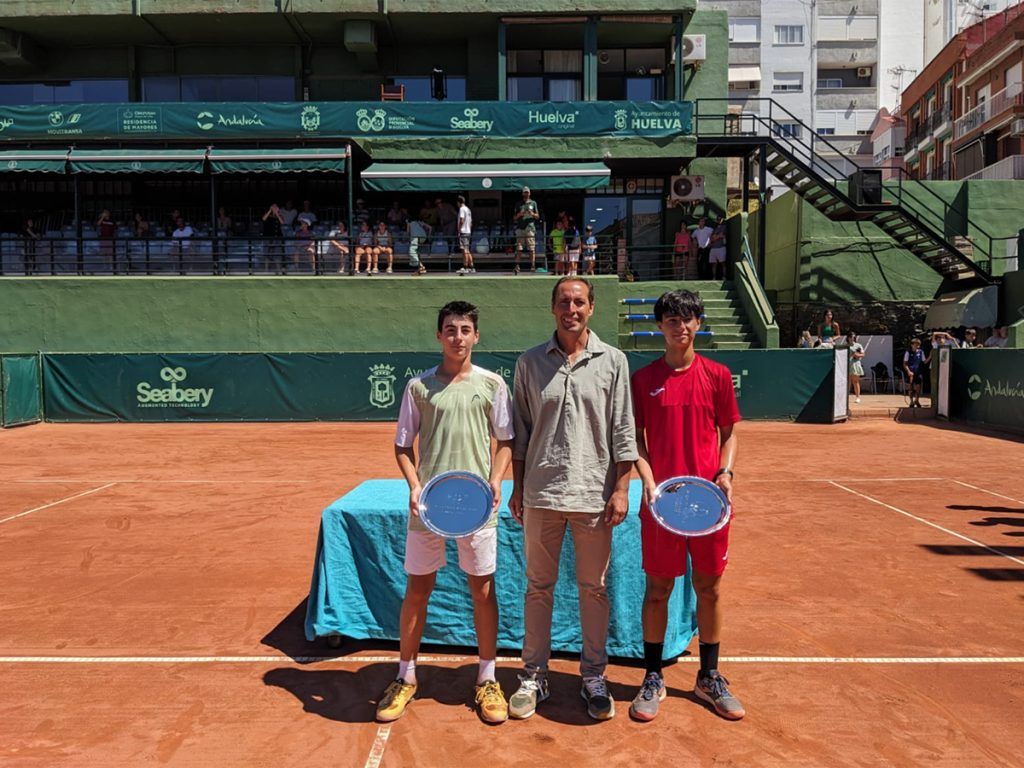 Adrián Velázquez y Agustín Siancha en la Copa del Rey de Tenis Sub 15 en Huelva