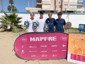 Jorge Méndez brilla en la Liga Mapfre de Tenis Playa de Melilla