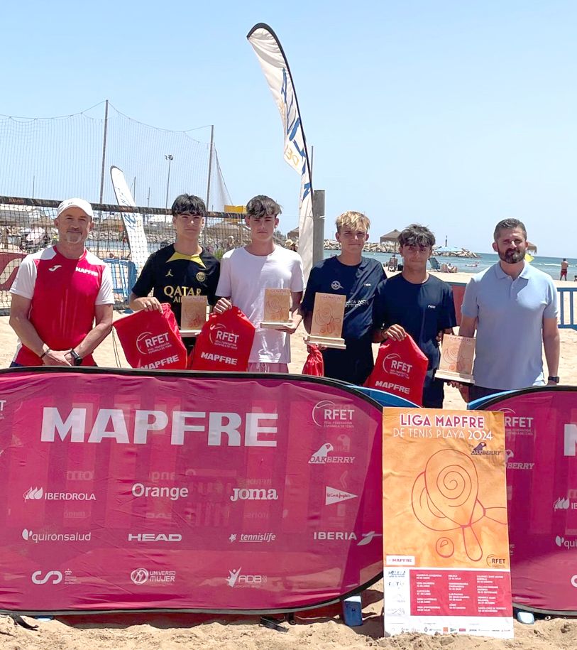 Jorge Méndez brilla en la Liga Mapfre de Tenis Playa en Melilla