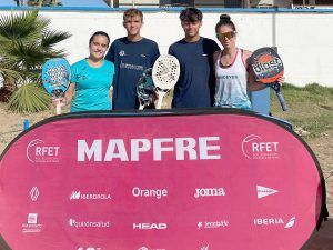 María y Ana Gómez brillan en la Liga Mapfre de tenis playa de Melilla