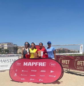 Doblete de Laura Jiménez en Tenis Playa en Tarragona