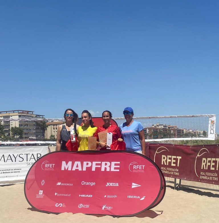 Doblete de Laura Jiménez en Tenis Playa en Tarragona