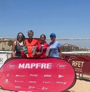 Doblete de Laura Jiménez en Tenis Playa en Tarragona