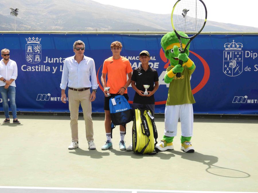 Alejandro Pérez triunfa en Béjar