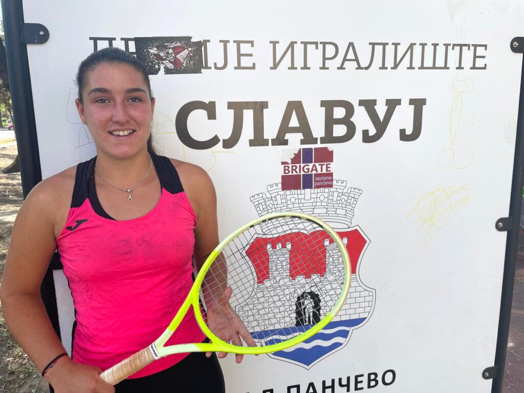 Lorena Solar en la gira por Serbia