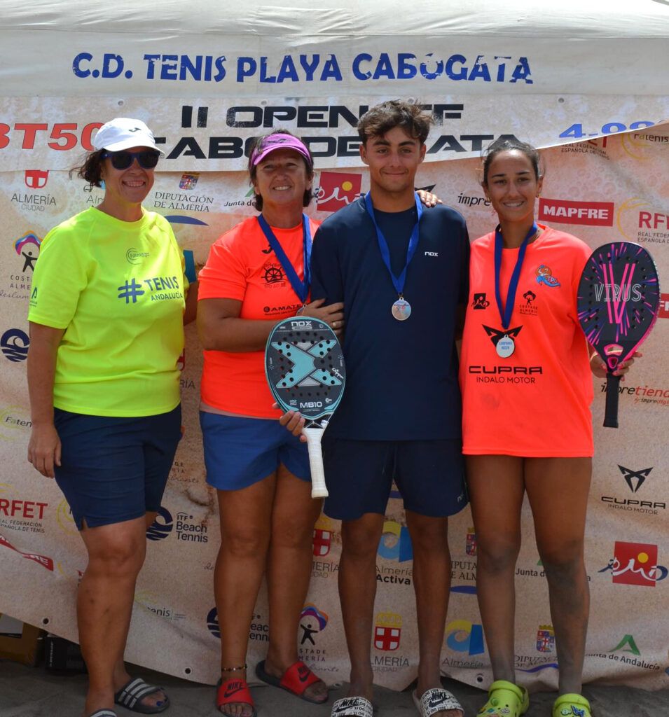 Laura Jiménez y Jorge Méndez vencieron en el nacional federado del Tenis Playa Cabo de Gata