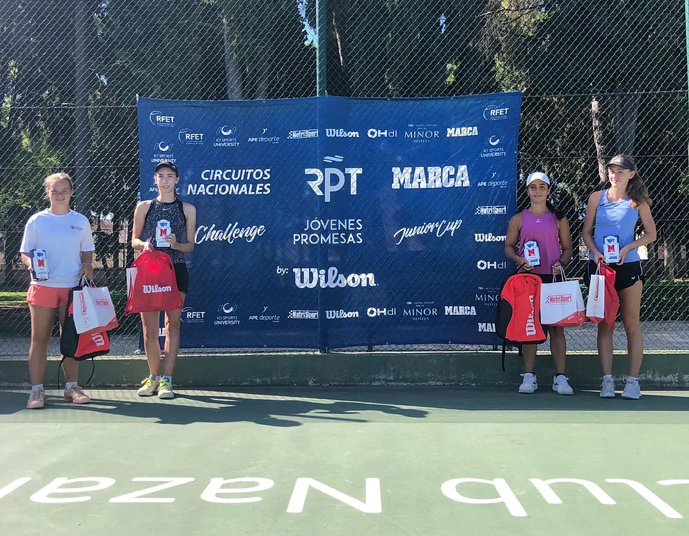 Campeonas y finalistas del Marca U16 y U18 celebrado en Jerez
