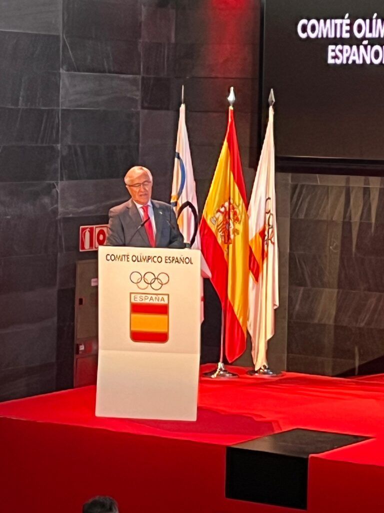 Luis Revilla, en la ponencia de la Asamblea General Extraordinaria de la RFET