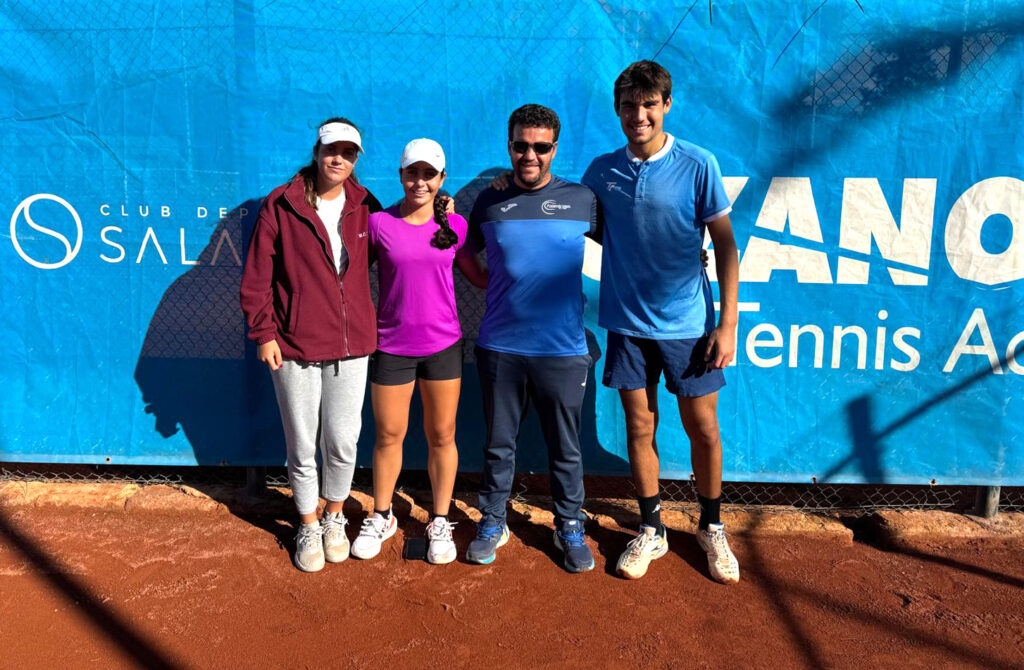 Mercedes García, Ainara Fernández, Esteban Tapia y Nacho Cepeda en el ITF J30 de Silla
