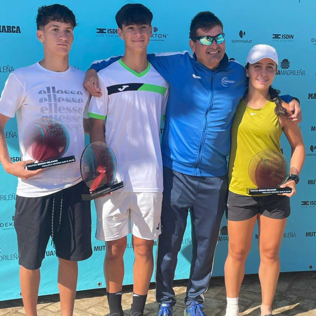 Darío Ortega, Agustín Siancha, David Clavero y Ainara Fernández, en el Mutua Madrid Open Sub 16 celebrado en Río Grande Darío Ortega, Agustín Siancha, David Clavero y Ainara Fernández, en el Mutua Madrid Open Sub 16 celebrado en Río Grande