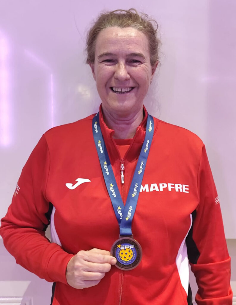 Cheli Senciales, con la medalla de bronce conseguida en el europeo