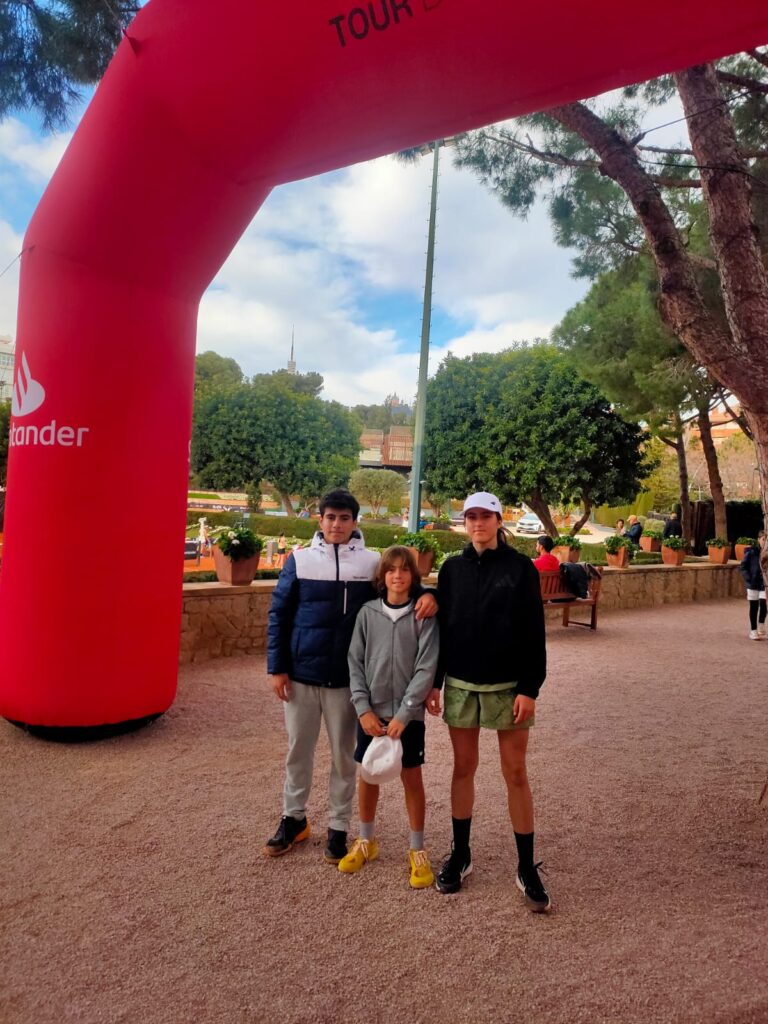 Pepe García, Luis Castro y Mar Nores, en el Rafa Nadal Tour by Santander en Barcelona Pepe García, Luis Castro y Mar Nores, en el Rafa Nadal Tour by Santander en Barcelona