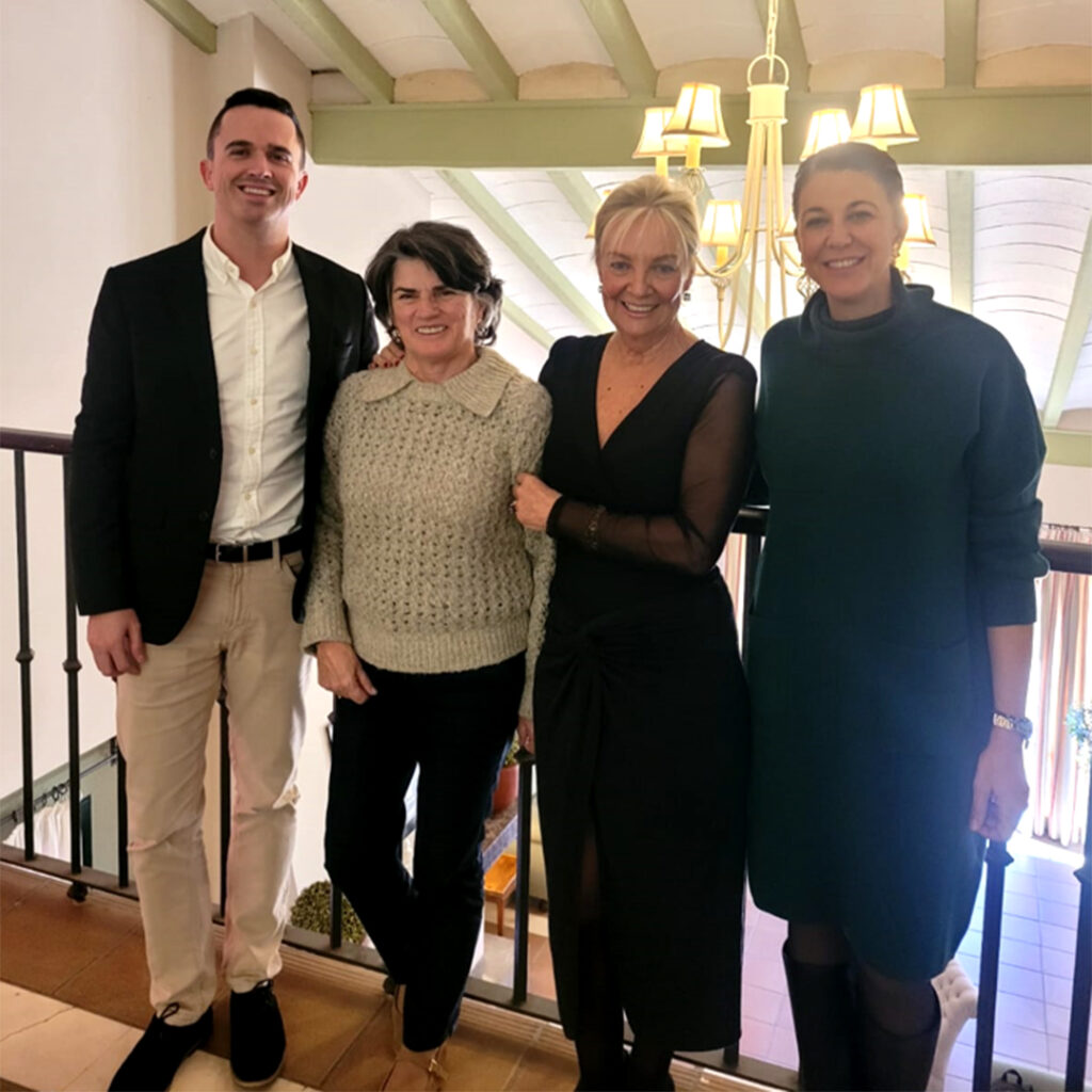 Alberto Rodríguez, Presidente de la Federación Andaluza de Tenis, Carmen Ortíz, Delegada Territorial en Sevilla de la Consejería de Cultura y Deporte de la Junta de Andalucía, Adoración Borges, Presidenta del Real Club Tenis Betis y Silvia Pozo, Concejala de Deportes del Ayuntamiento de Sevilla De izquierda a derecha, Alberto Rodríguez, Presidente de la Federación Andaluza de Tenis, Carmen Ortíz, Delegada Territorial en Sevilla de la Consejería de Cultura y Deporte de la Junta de Andalucía, Adoración Borges, Presidenta del Real Club Tenis Betis y Silvia Pozo, Concejala de Deportes del Ayuntamiento de Sevilla