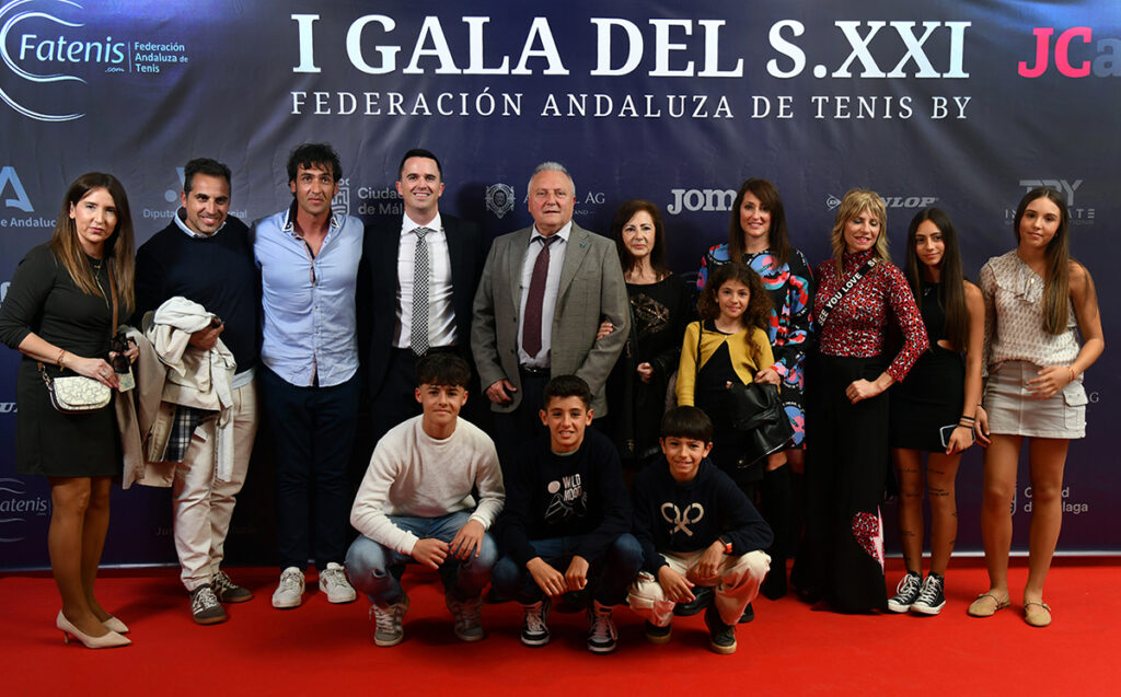 Familia de José Antonio Sánchez de Luna y del Campus Tenis Club en la I Gala del S.XXI by JCastillo de la Federación Andaluza de Tenis Familia de José Antonio Sánchez de Luna y del Campus Tenis Club en la I Gala del S.XXI by JCastillo de la Federación Andaluza de Tenis