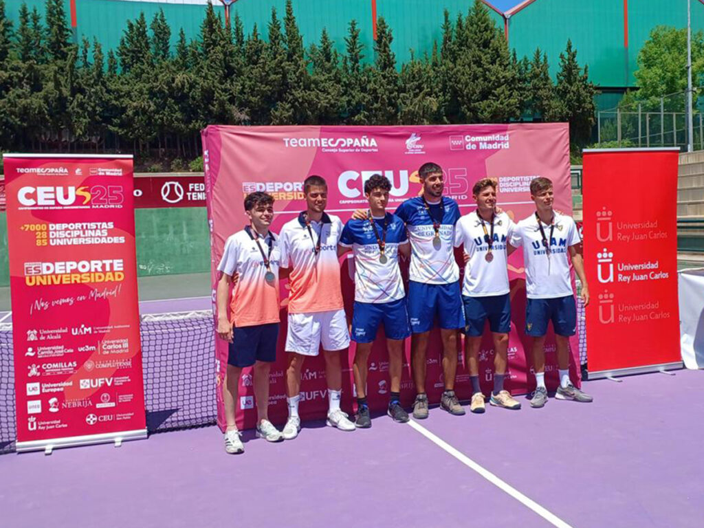 José Miguel Fernández consiguieron el título en dobles masculino en el Campeonato de España Universitario Alejandro Muñoz y José Miguel Fernández consiguieron el título en dobles masculino en el Campeonato de España Universitario