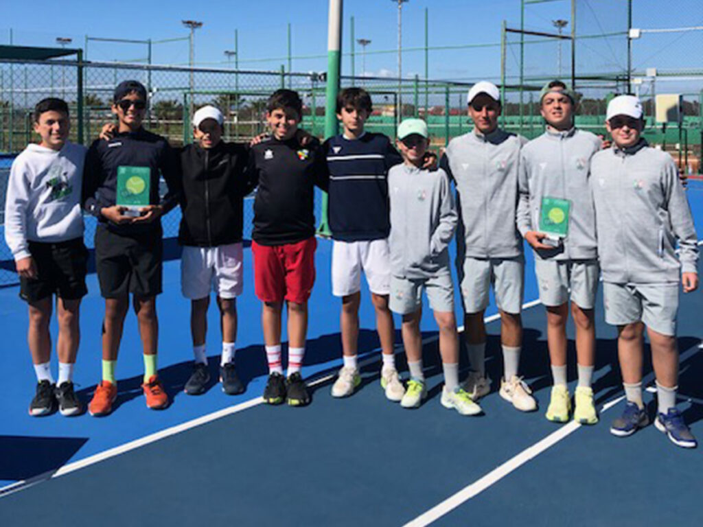 El Club de Campo de Sevilla fue campeón del Campeonato de Andalucía Infantil en Primera División al vencer al Club Tennis Rincón