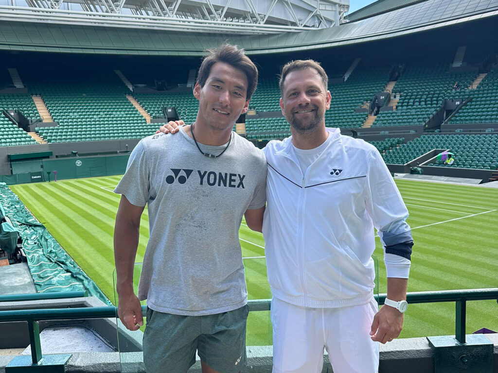 Riki Ojeda y Bu Yunchaokete preparando Wimbledon