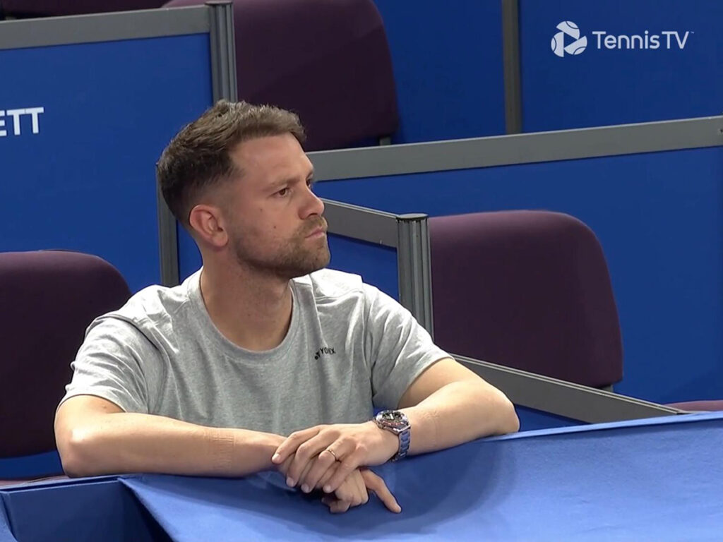 Riki Ojeda en un partido durante la temporada actual (Imagen Tennis TV)