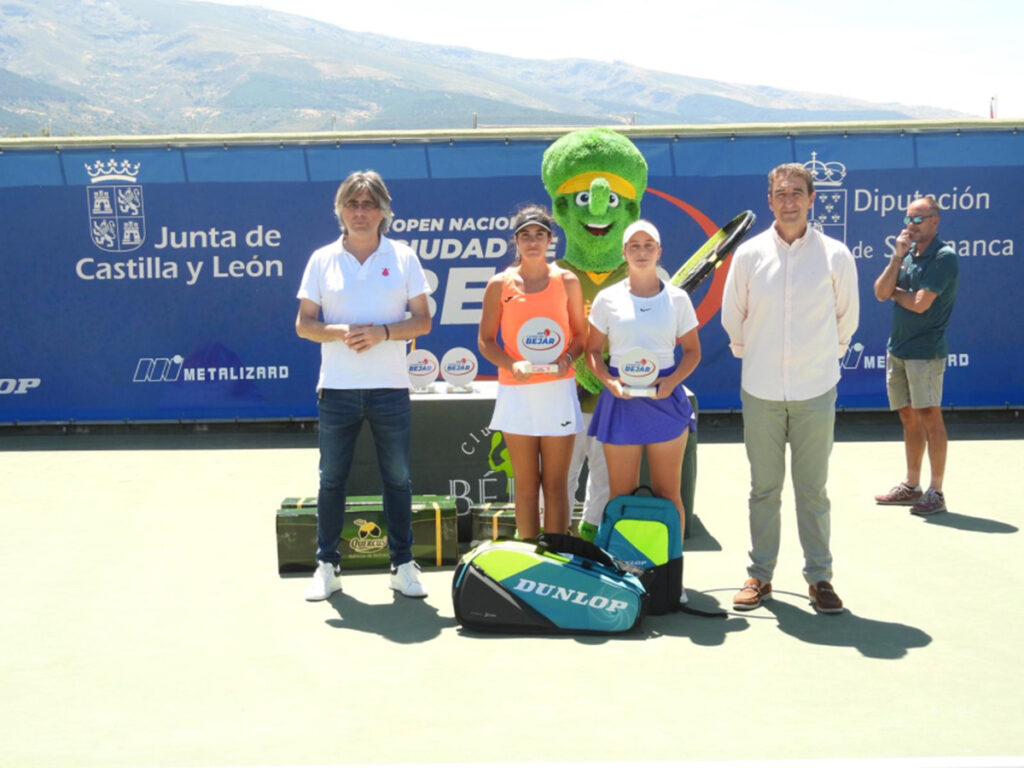 Final andaluza con Mercedes García y Paula Muñoz en la final junior del Open Ciudad de Béjar | Foto Open Ciudad de Béjar Final andaluza con Mercedes García y Paula Muñoz en la final junior del Open Ciudad de Béjar | Foto Open Ciudad de Béjar