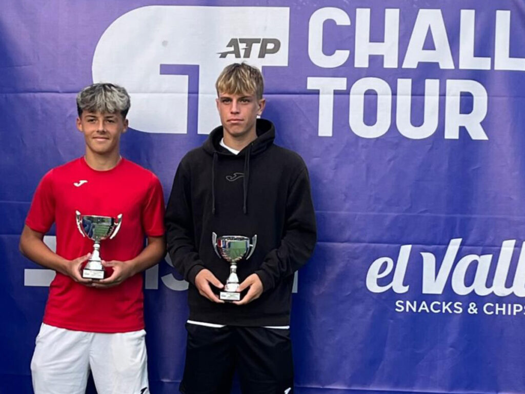 Adrián Molino en el ITF J30 de Villena, campeón de dobles