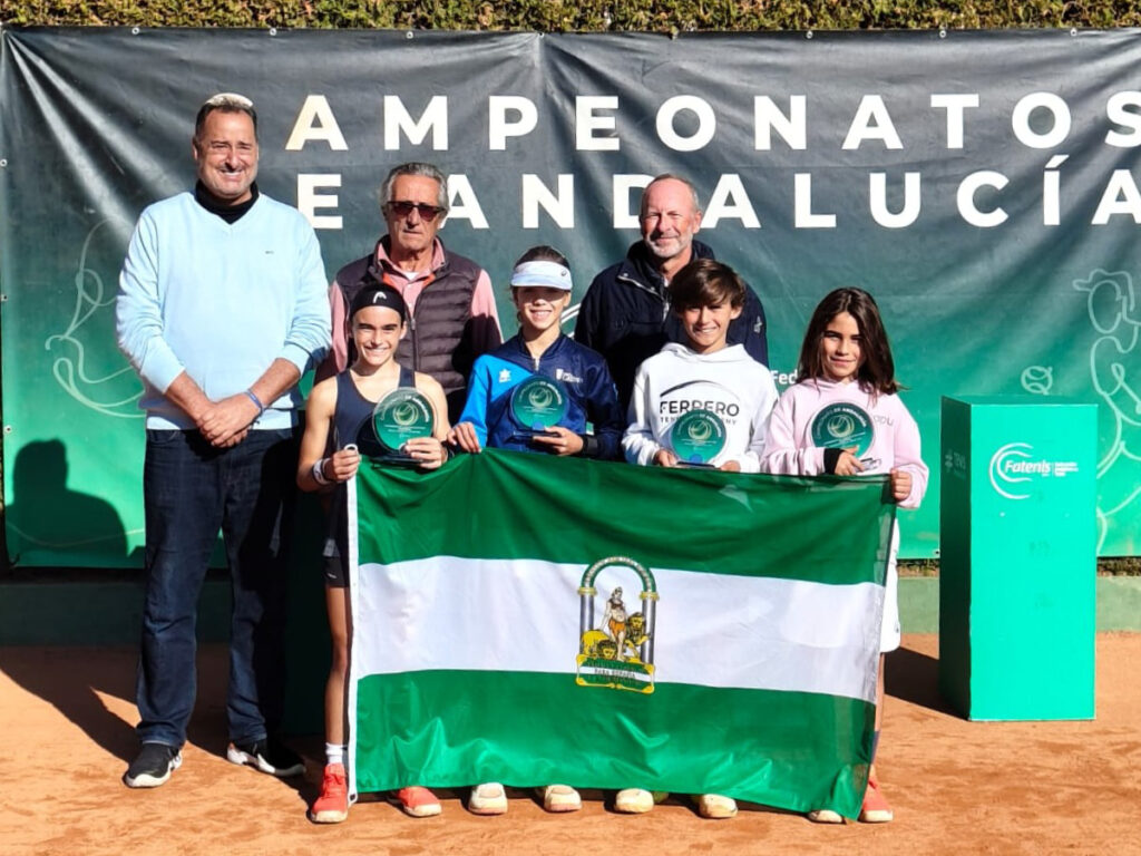 Campeonato de Andalucía Benjamín by Dunlop - Club Río Grande - Campeones Samuel Gómez-Calcerrada y Olivia López