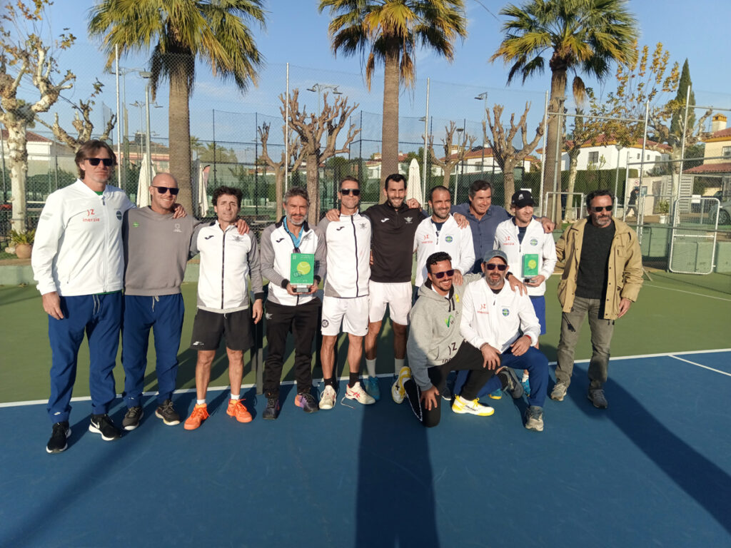 El Real Aero Club de Córdoba, campeón de Andalucía +45 tras vencer al Club de Tenis y Padel Bernier