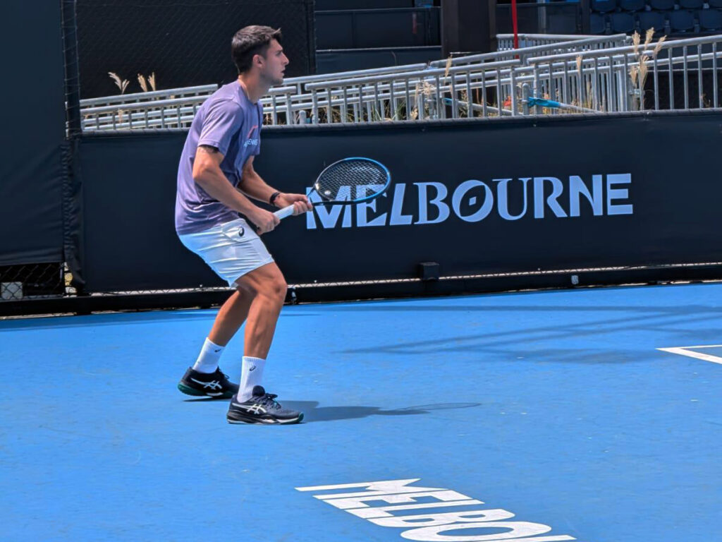 Pablo Llamas, entrenando en el Austrialian Open 2026