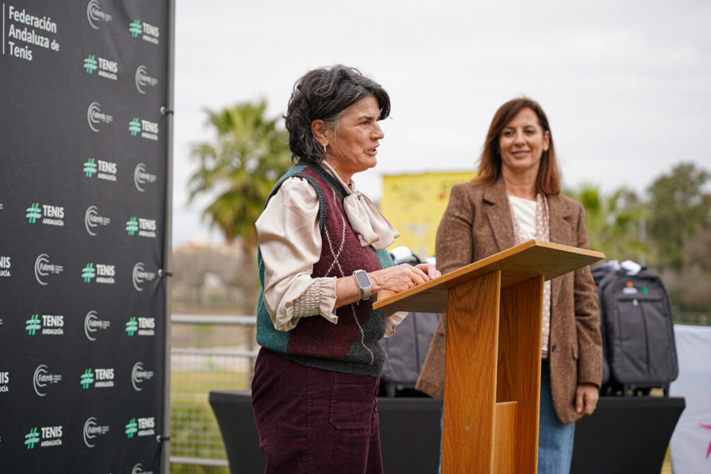 Carmen Ortiz, Delegada Provincial de la Junta de Andalucía junto a Mª Ángeles Bizcocho, en la visita institucional de la Junta de Andalucía al CETD Blas Infante de la FAT | Foto Fernando Vázquez