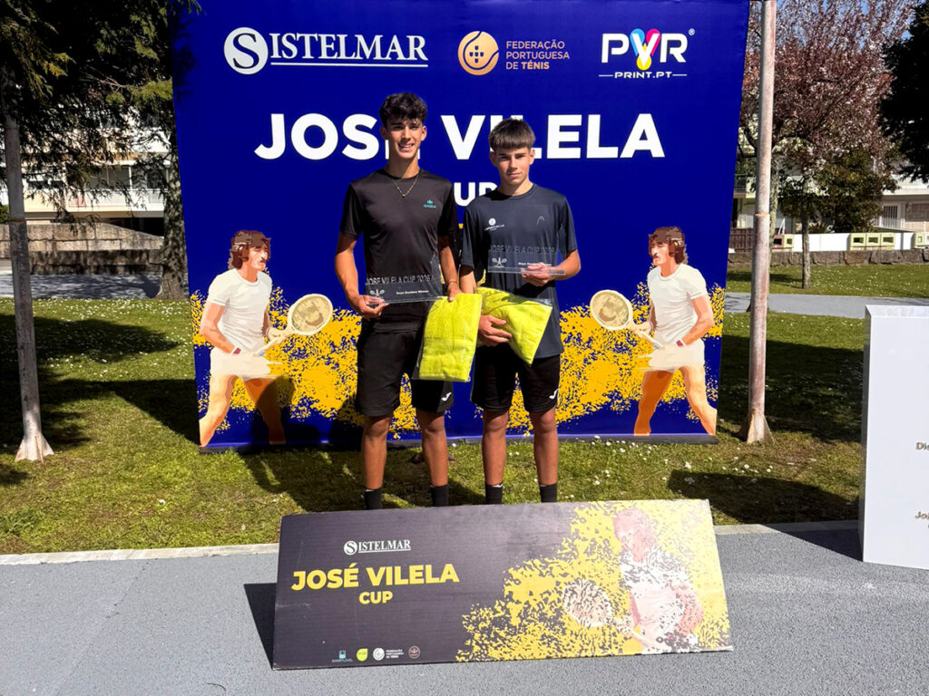 Pepe Dronov y Javi Montes se coronan en dobles en el ITF J30 de Porto