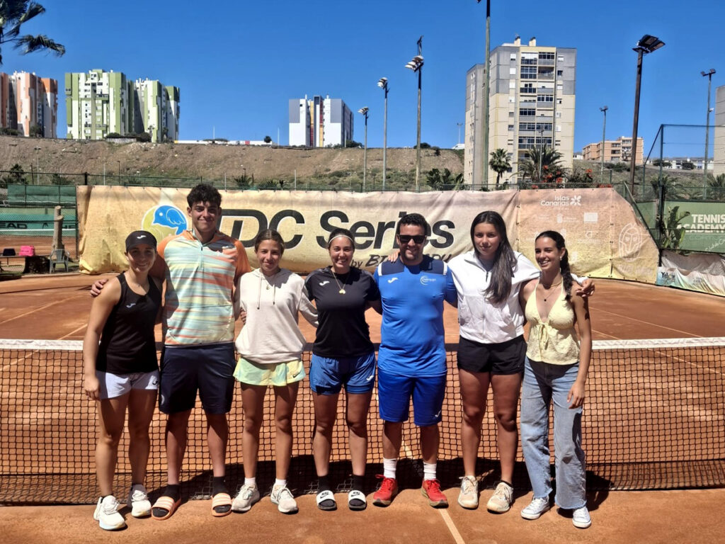Parte de la expedición andaluza desplazada al ITF J60 de Telde Parte de la expedición andaluza desplazada al ITF J60 de Telde