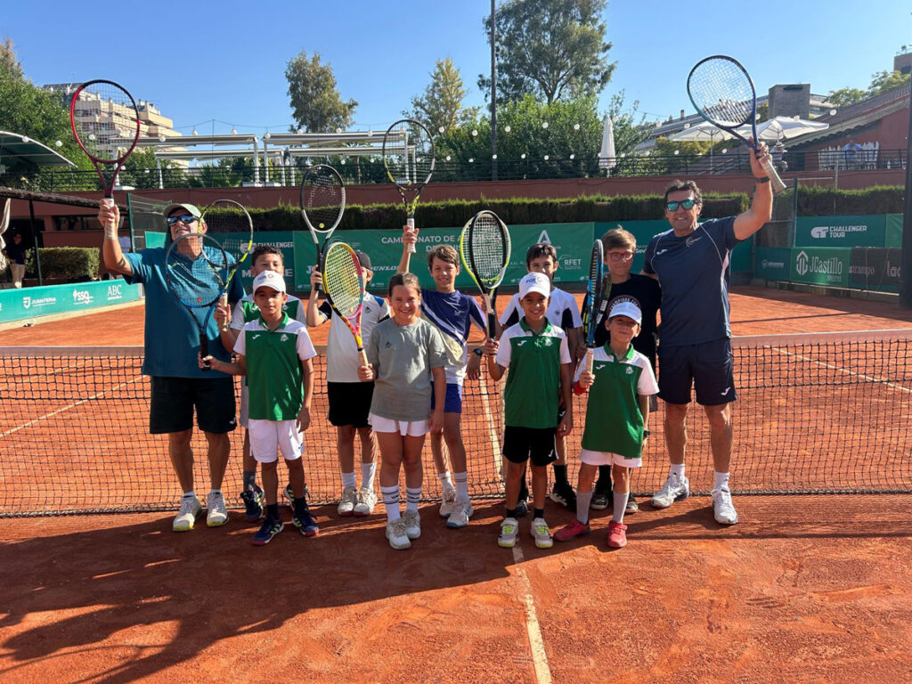 Clinic en el Campeonato de Andalucía Infantil celebrado en el Real Club de Tenis Betis - Foto Federación Andaluza de Tenis Clinic en el Campeonato de Andalucía Infantil celebrado en el Real Club de Tenis Betis - Foto Federación Andaluza de Tenis