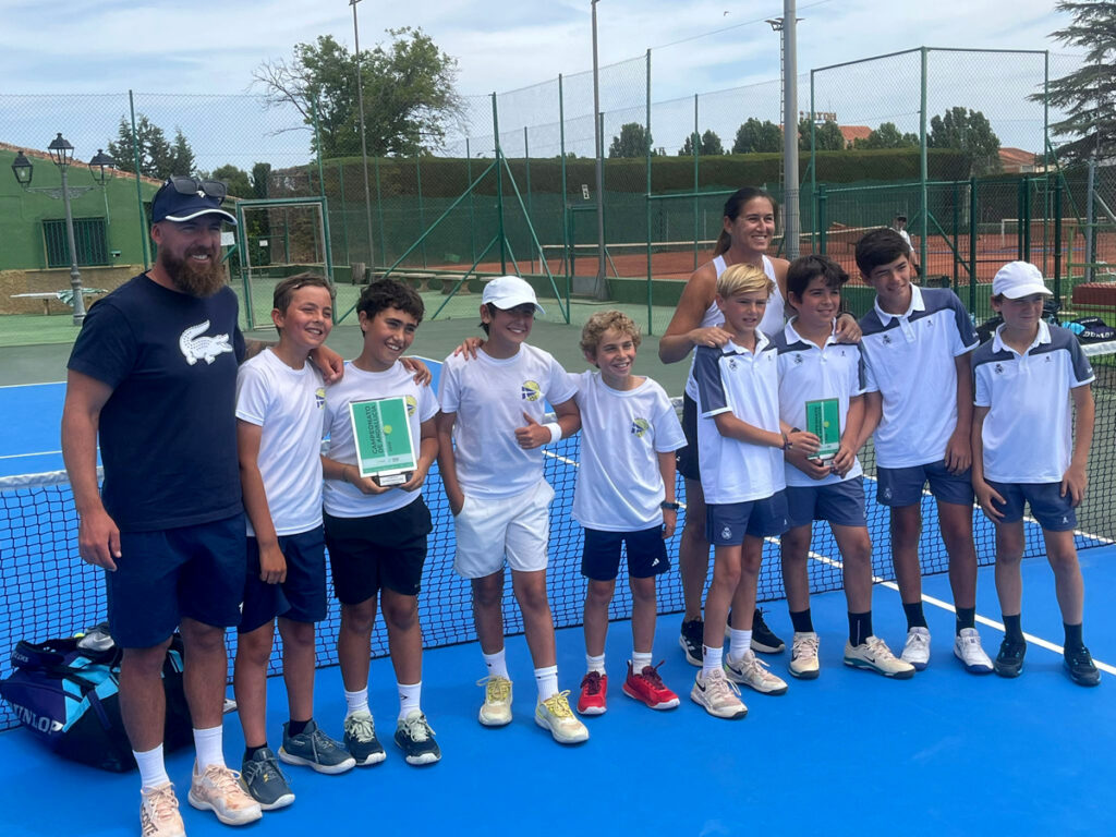 El Club Tenis Málaga se hizo con el título en segunda división del Campeonato de Andalucía por Equipos al vencer al Real Club Pineda