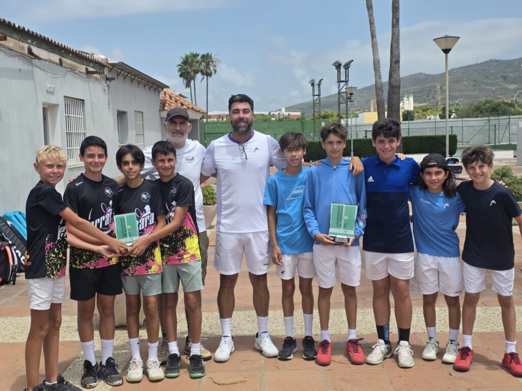 La Asociación Club Río Grande se alza con el título en el Campeonato de Andalucía Alevín Masculino de primera división al vencer a la Sección Deportiva Ferrara