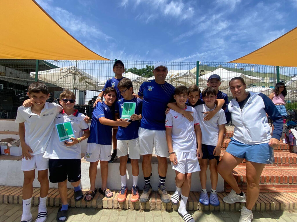 En segunda división masculina, el Club Tenis Oromana se llevó el título frente al Club de Tenis Manolo Cabeza en el Campeonato de Andalucía Alevín por Equipos