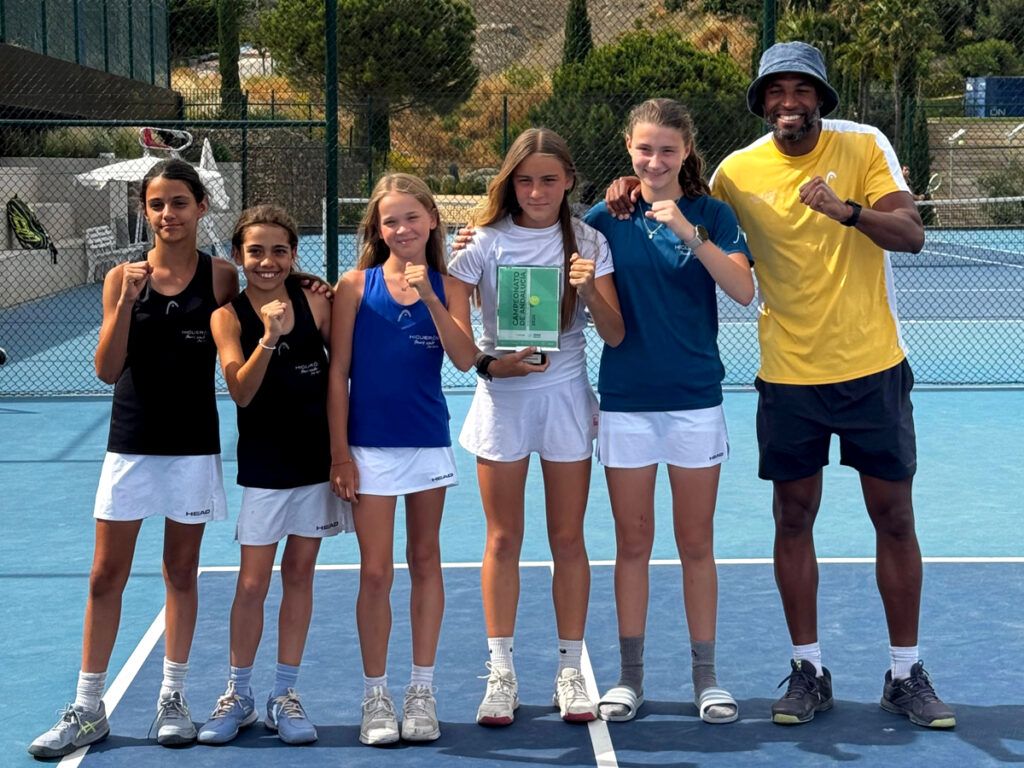 El Club Deportivo On Tennis se lleva el título frente al Tennis Rincón en el Campeonato de Andalucía por Equipos Alevín en primera división
