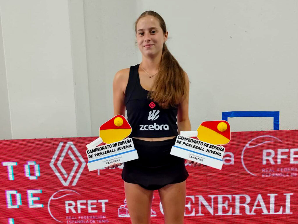 Celia Parra, del Pickleball La Axarquía, doble campeona de España Sub 18