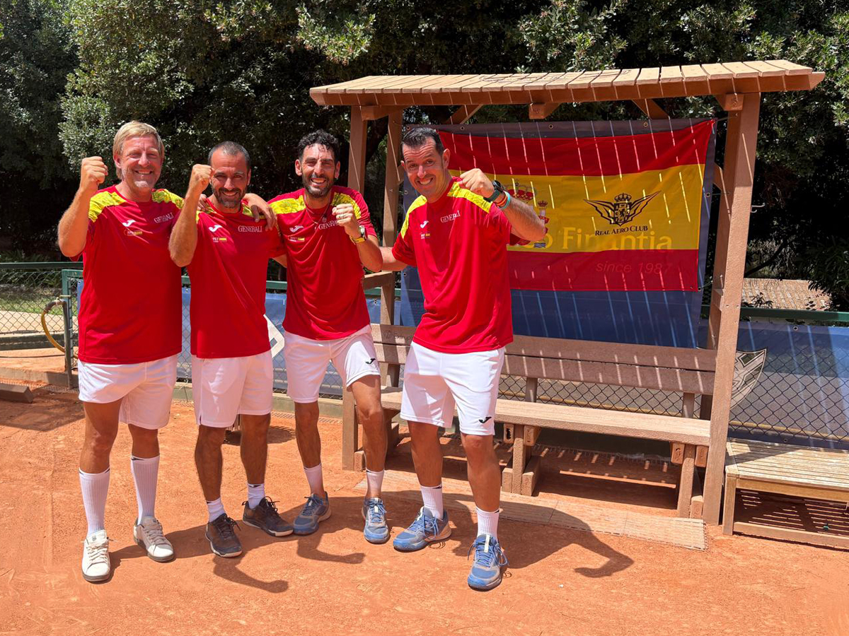 Pedro Nieto y Javi Martínez, campeones del mundo +45 con la selección española