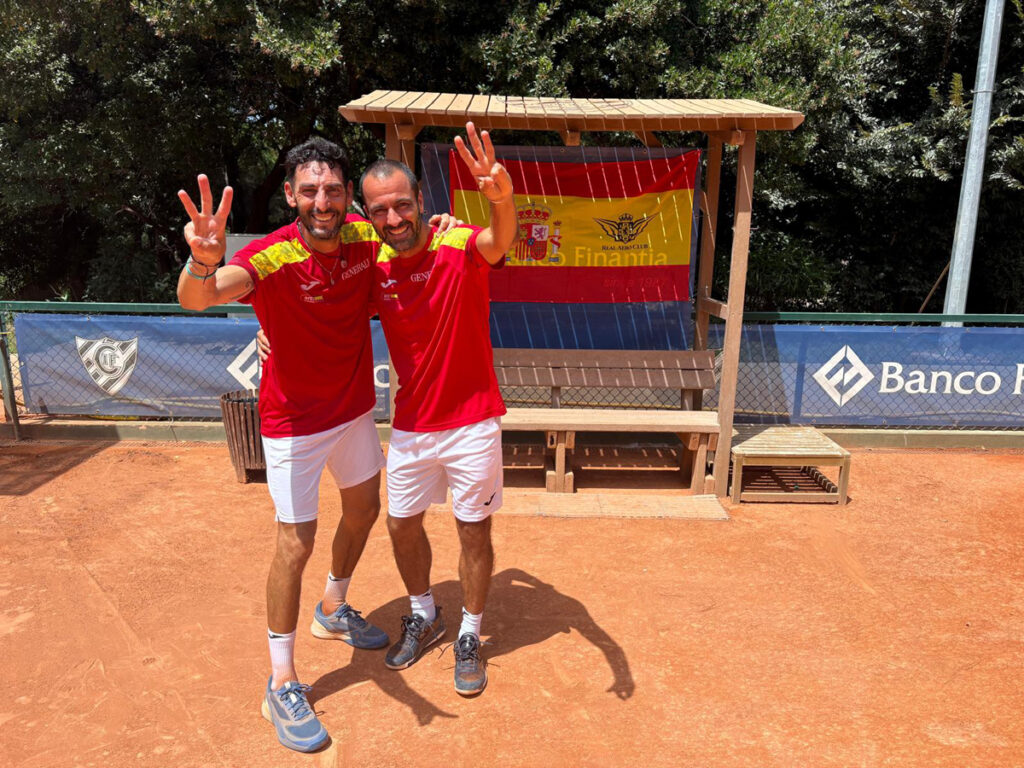 Javi Martínez y Pedro Nieto, celebrando su tercer campeonato del mundo con España Javi Martínez y Pedro Nieto, celebrando su tercer campeonato del mundo con España