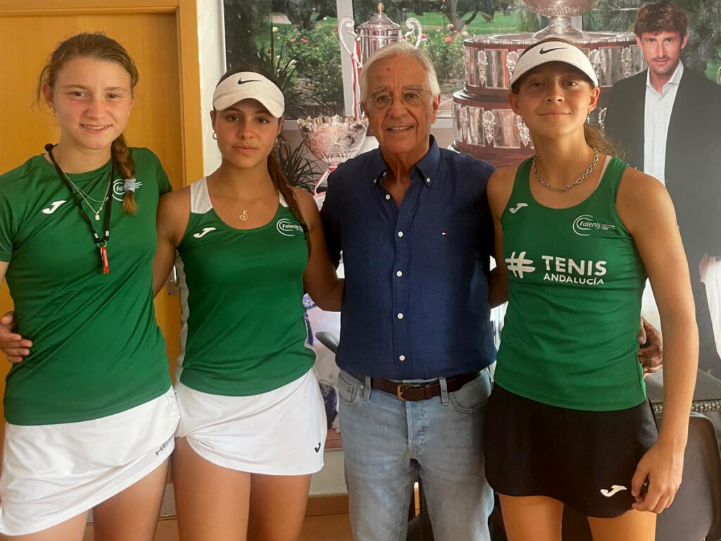 Pepe Salamanca, junto al equipo femenino andaluz en el Campeonato de España de Selecciones Infantiles por Comunidades Autónomas