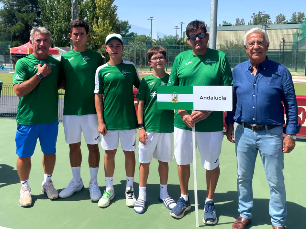 Pepe Salamanca, junto al equipo masculino andaluz en el Campeonato de España de Selecciones Infantiles por Comunidades Autónomas