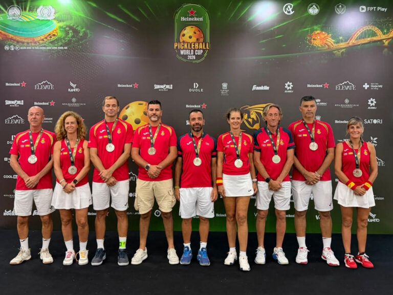 España, subcampeona del mundo de pickleball el categoría senior, con los andaluces martin suarez y elena bonilla
