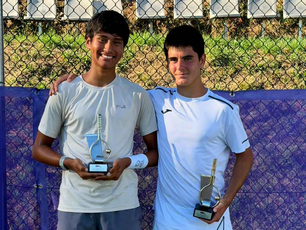 Cesar Tasso, campeón de dobles en el Tennis Europe U14 de Pontevedra, junto a Luis Bernardo