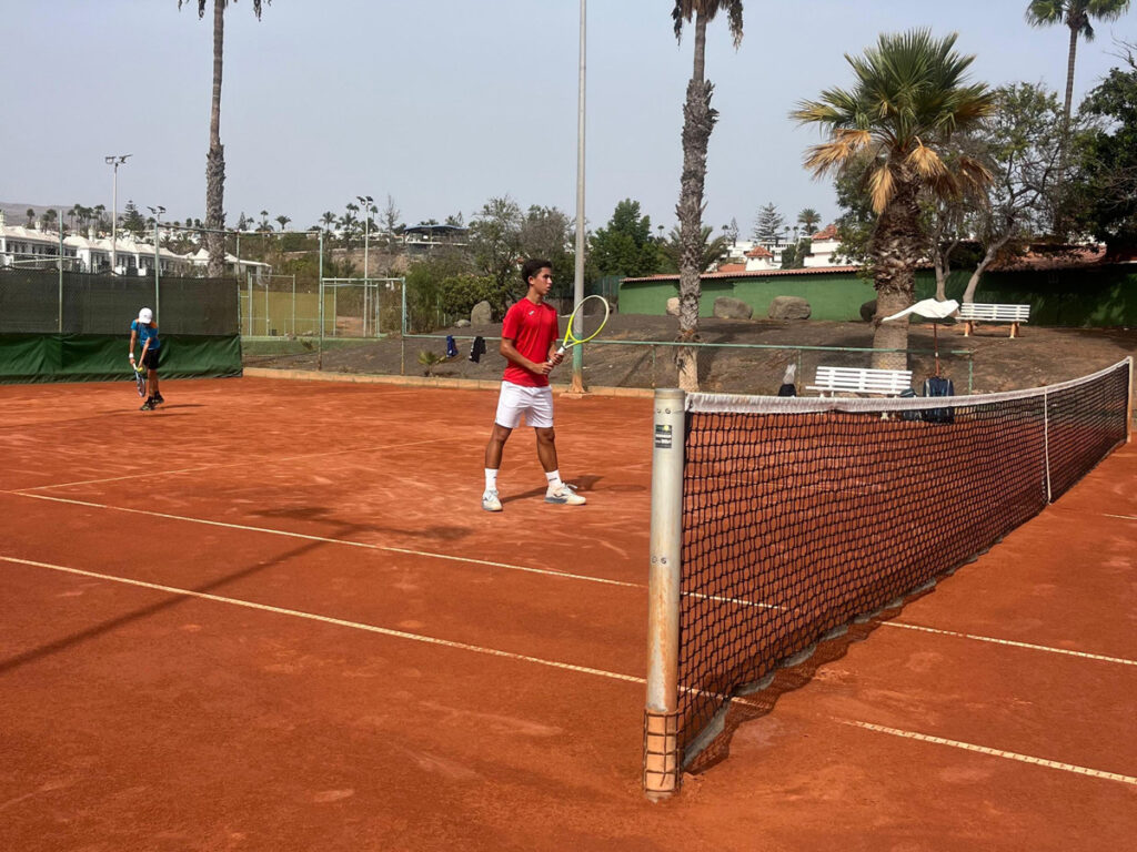 Alberto Peña alcanza las semifinales de dobles del U14 de Maspalomas