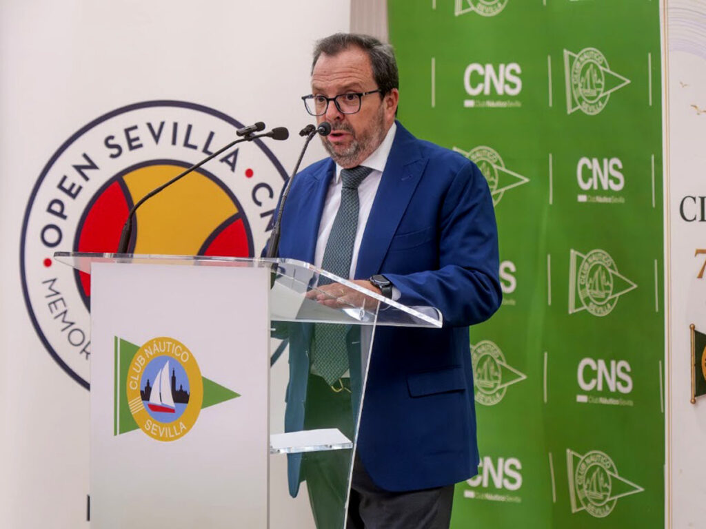 El director general de la Federación Andaluza de Tenis, Juan Arispón, durante su intervención