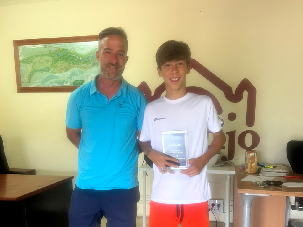 Manuel Pineda, campeón de consolación sub 12 en la Gran Canaria Yellow Bowl Manuel Pineda, campeón de consolación sub 12 en la Gran Canaria Yellow Bowl